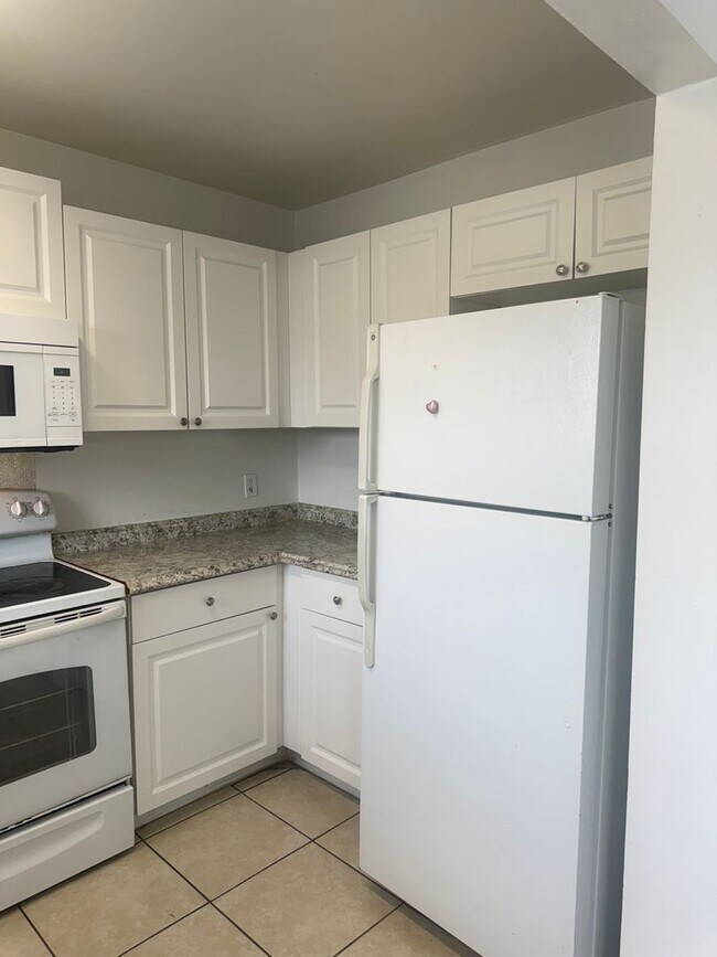 Building Photo - Spacious unit in Essex Park Condo, Kissimmee