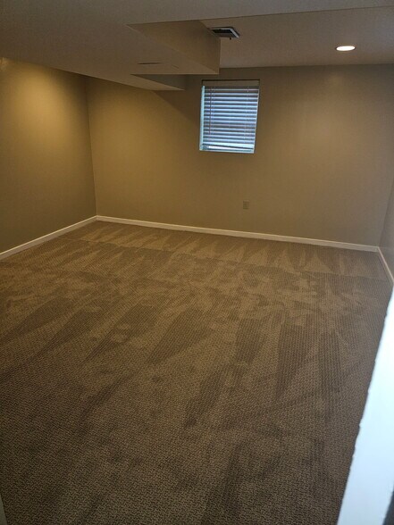 Building Photo - 9503 Hale Pl