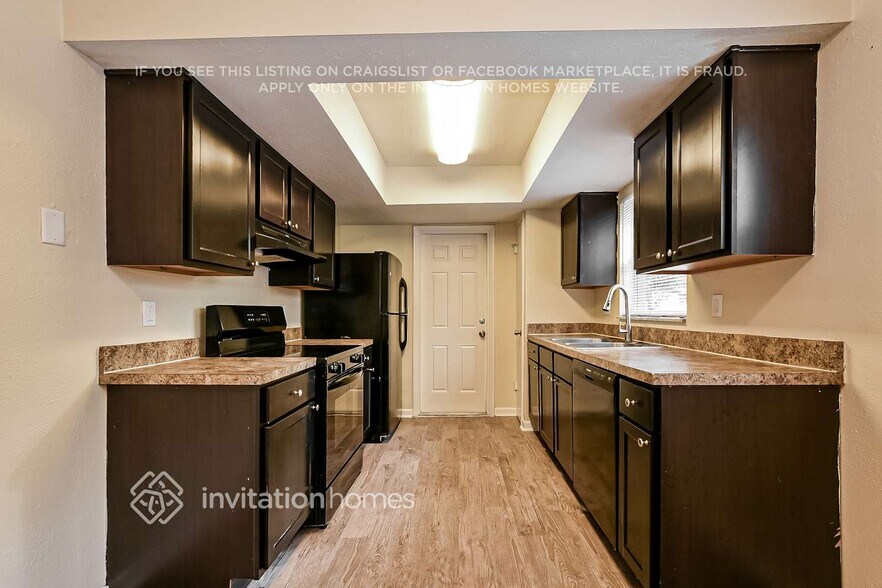 Building Photo - 984 Oak Dr