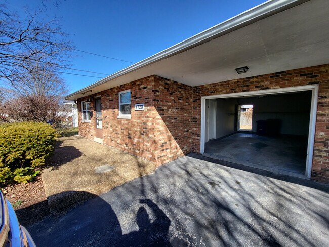 Building Photo - 4720 Esterbrook Rd
