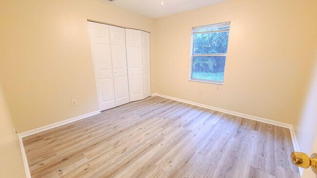 Building Photo - 7699 Blairwood Cir S