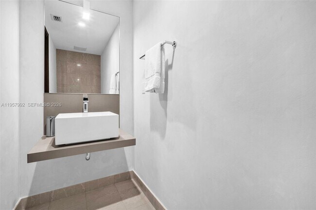 Building Photo - 1000 Brickell Plaza