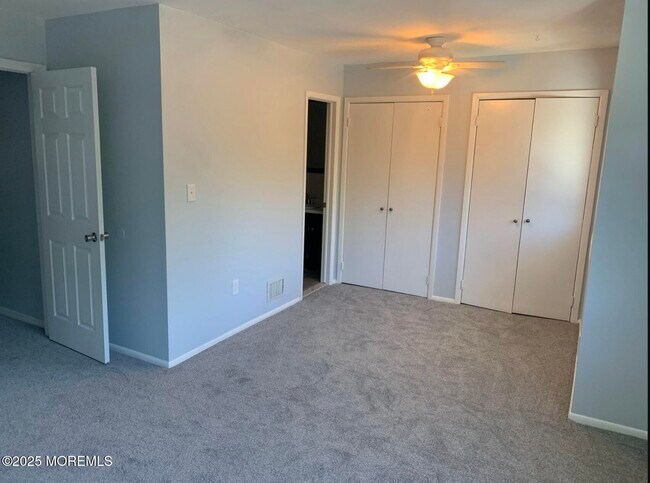 Building Photo - 185 Clubhouse Dr