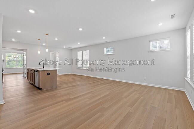 Building Photo - 204 White Oak Gdn Wy