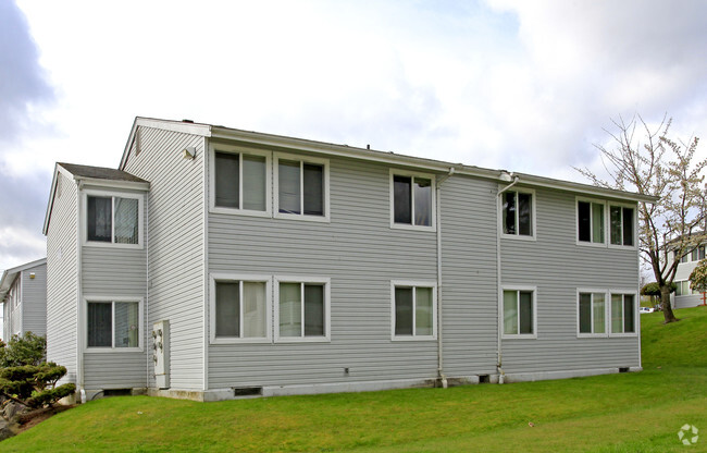 Building Photo - 12 Pines