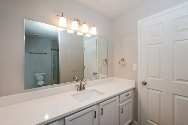 Building Photo - 2156 Turning Leaf Dr