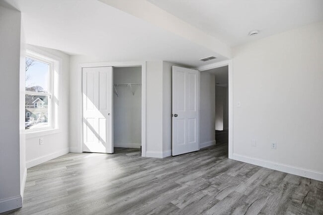 Building Photo - 23 Blake St