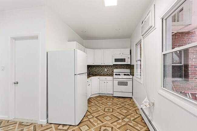 Building Photo - 303 43rd St