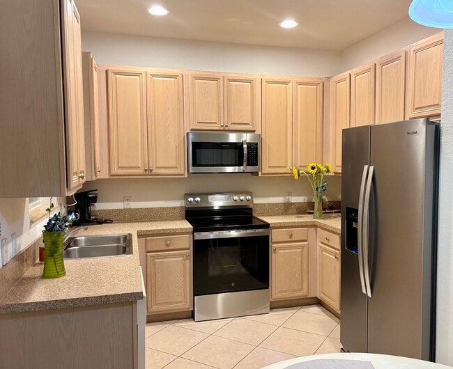 Building Photo - 188 W Thatch Palm Cir