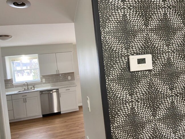 Building Photo - 607 Lily Ct