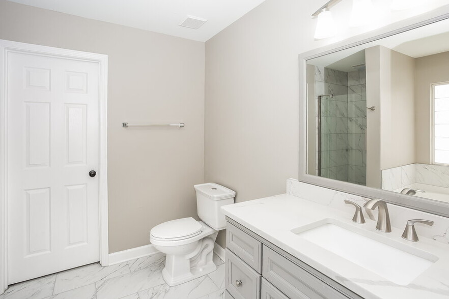 Building Photo - 4024 Larkhaven Village Dr