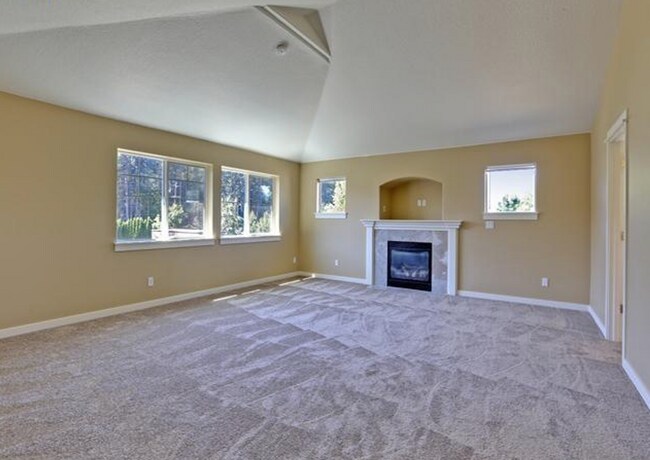 Building Photo - Expansive Orenco Home with 5 Bedrooms, Bonus Room & 3 Full Baths