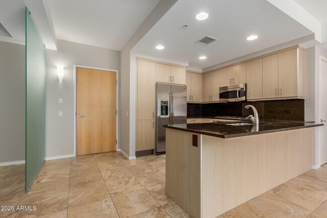 Building Photo - 7117 E Rancho Vista Dr