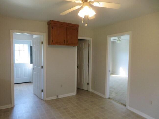 Building Photo - Sutherland