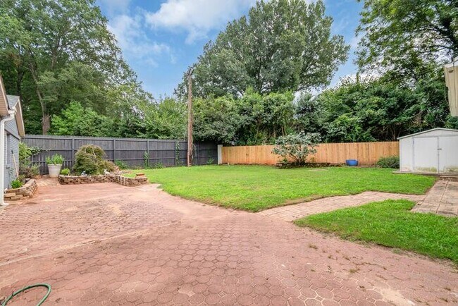 Building Photo - Space to Live, Room to Dream, 4BR/2BA with flex space, office, 2 car dettached garage and ample p...
