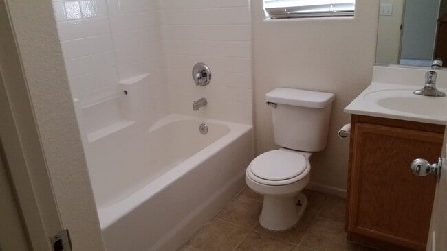 Building Photo - 3 Bedroom Home for rent.