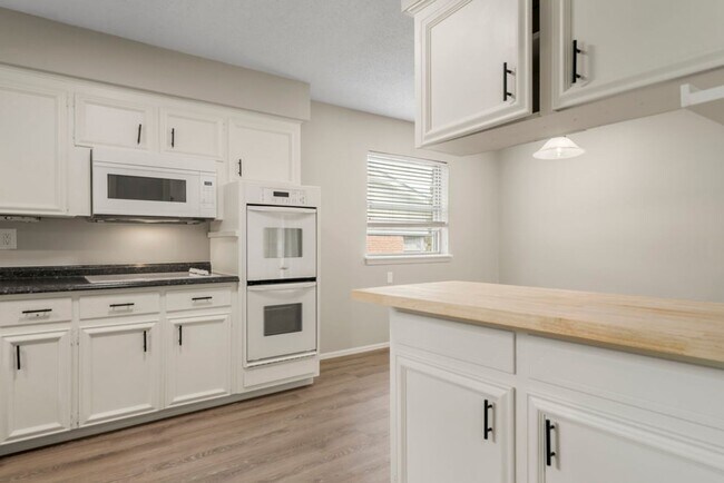 Building Photo - 8340 E 23rd St