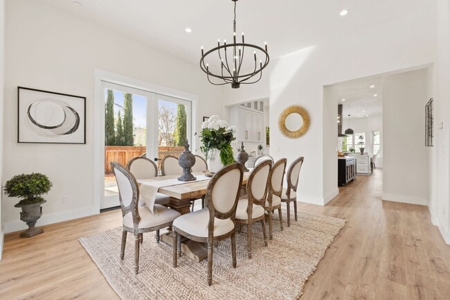 Building Photo - $11,995 - Stunning Executive Estate in Willow Glen