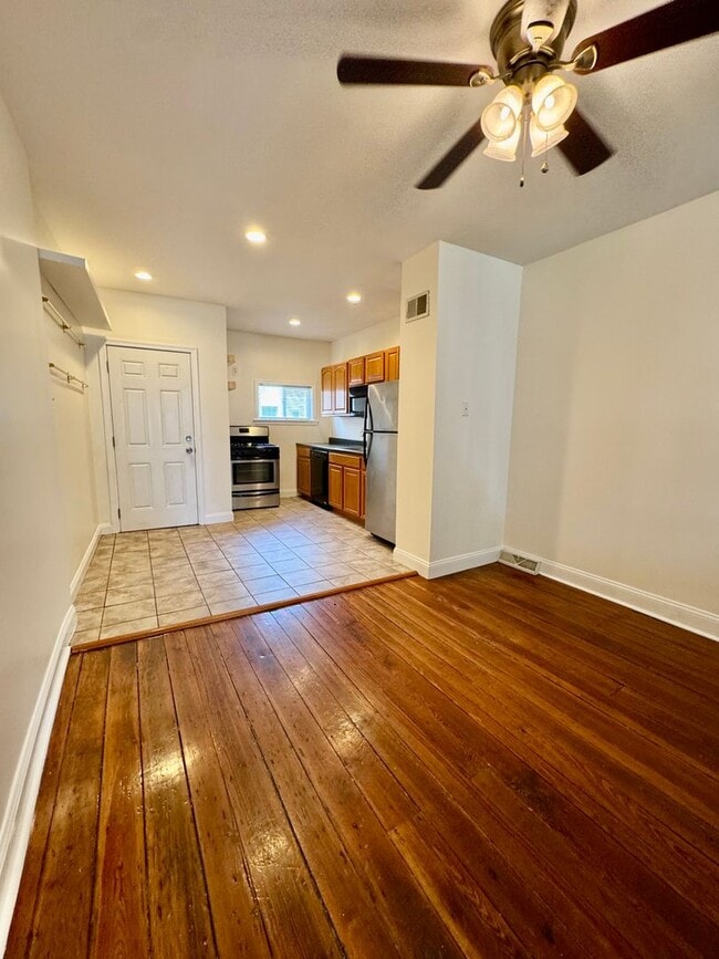 Building Photo - Charming 2-Bedroom Home in Fishtown/Olde R...