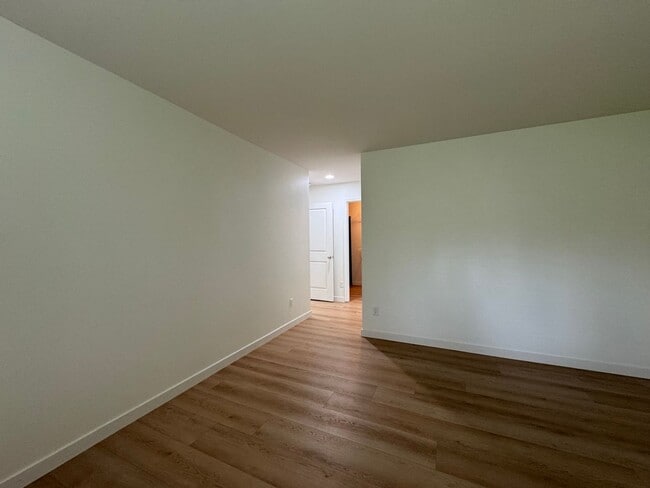 Building Photo - Spacious 3BD/2.5BTH Home w/ Modern Upgrade...