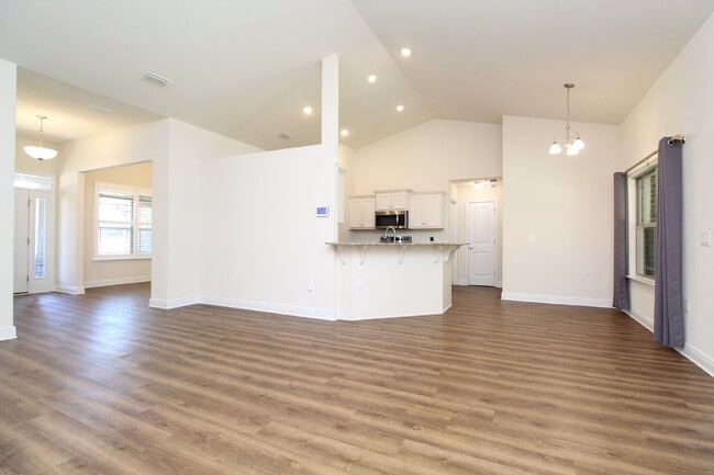 Building Photo - Ventura Estates Rental – 4 Bedrooms, 2 Bat...