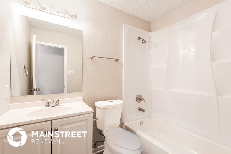 Building Photo - 8011 Chestnut Barr Dr