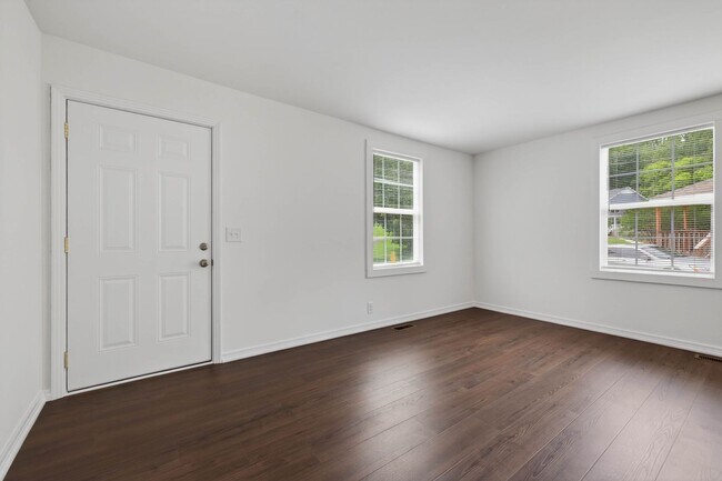 Building Photo - 101 Valley View Cir