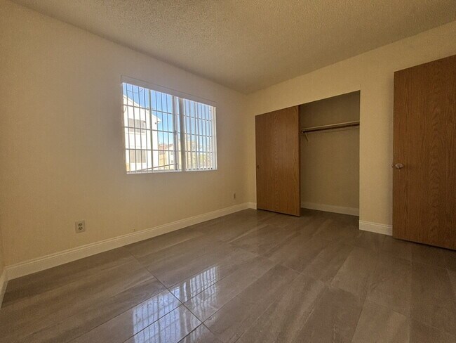 Building Photo - Downstairs 2BR/1BA—recently updated with n...