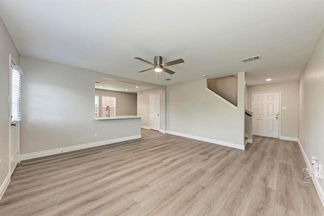 Building Photo - 3413 Bach Dr