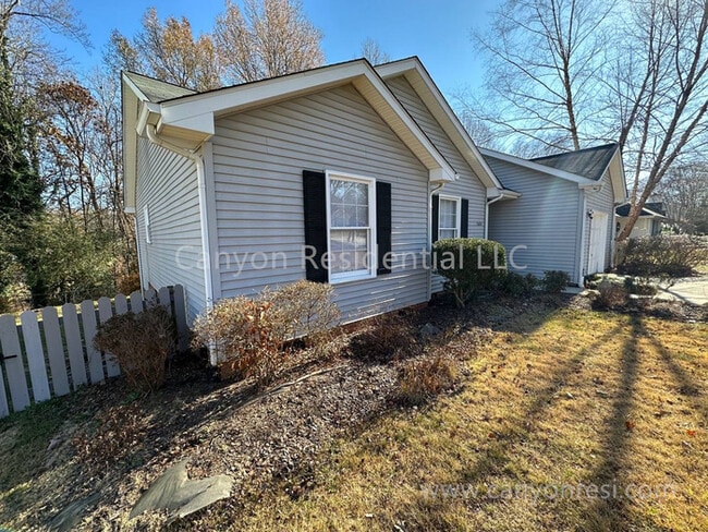 Building Photo - Beautiful 3b, ready to move in!