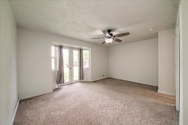 Building Photo - Desirable SE Boise Home Minutes From BSU!