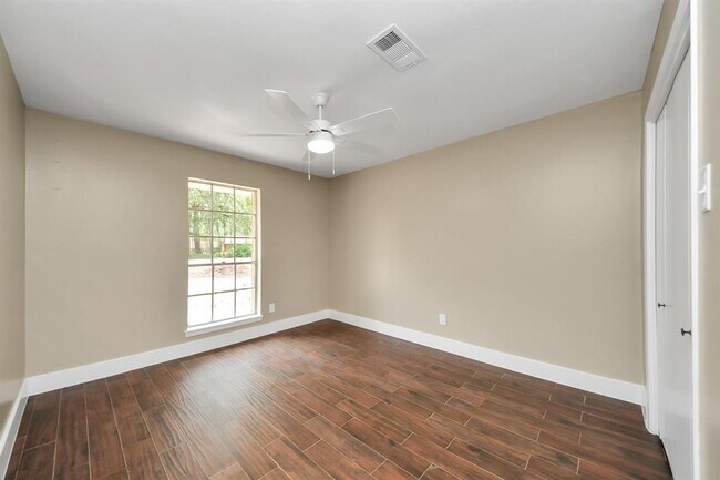 Building Photo - 11811 Campos Dr