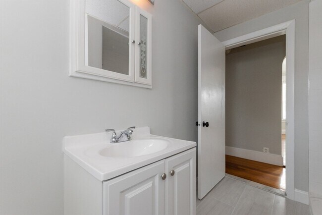 Building Photo - 129 Lynnway