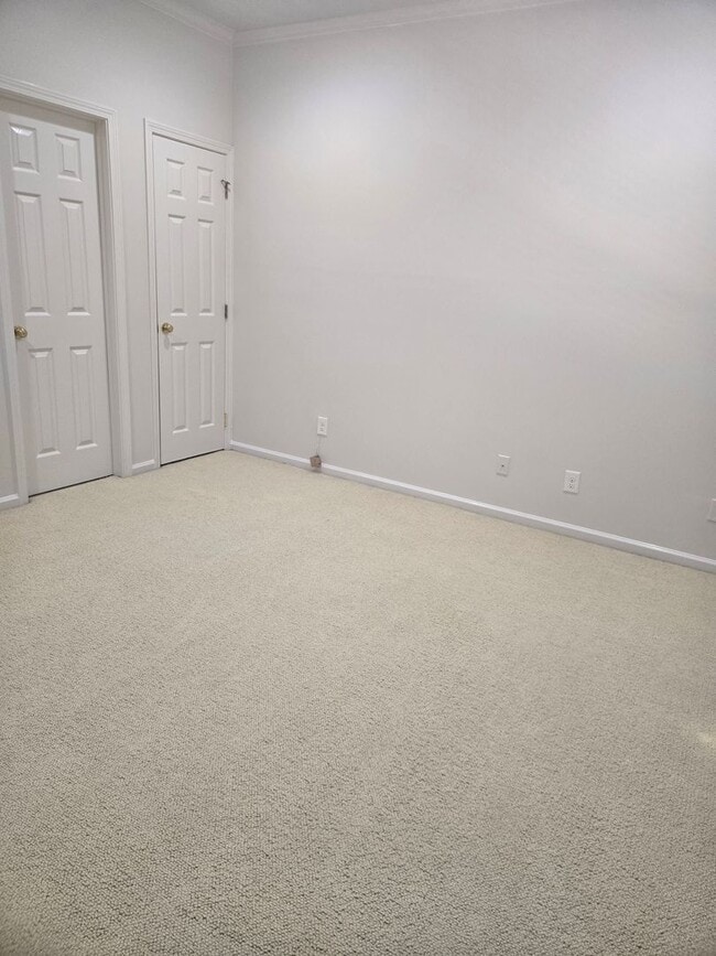 Building Photo - Charming Home in Fox Ridge Subdivision – V...