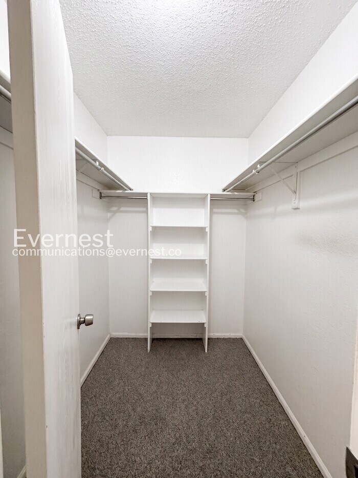 Building Photo - 8035 W Eastman Pl