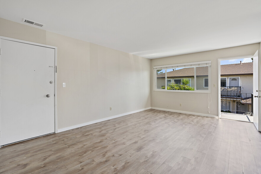 living area - 1271 Coronado Dr