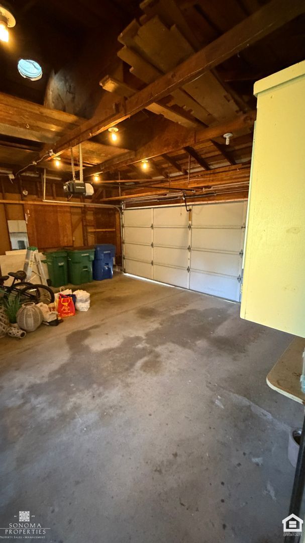 Building Photo - 626 White Briar Dr