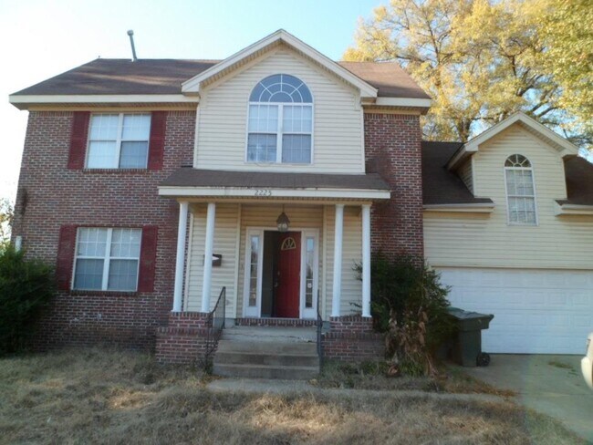 Primary Photo - 2225 Pratt St