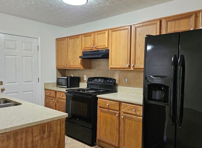 Building Photo - 3172 Creekwood Dr