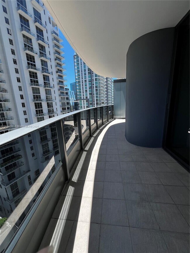 Building Photo - 1000 Brickell Plaza