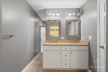 Building Photo - 924 Thornton Ln