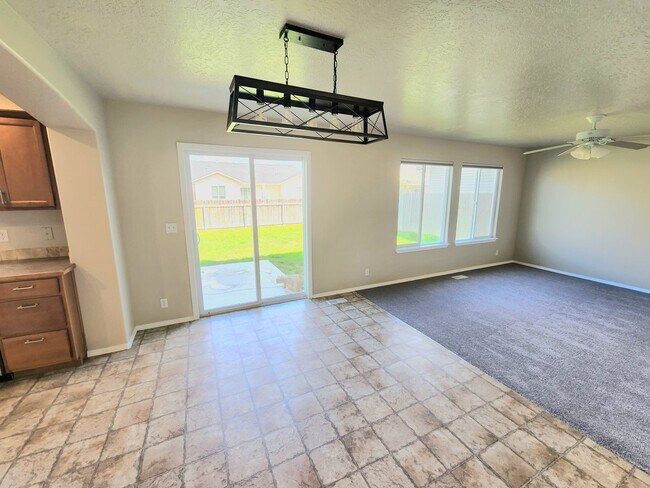 Building Photo - Move In Special- $500.00