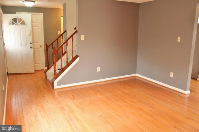 Building Photo - Large updated colonial with a one-car garage nestled at the end of a peaceful cul-de-sac!