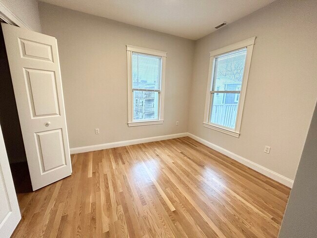 Building Photo - 12 Buttonwood St