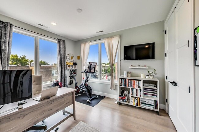 Building Photo - 2429 W Augusta Blvd