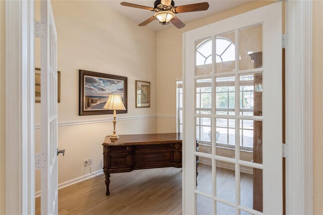 Building Photo - 8121 SW Yachtsmans Dr