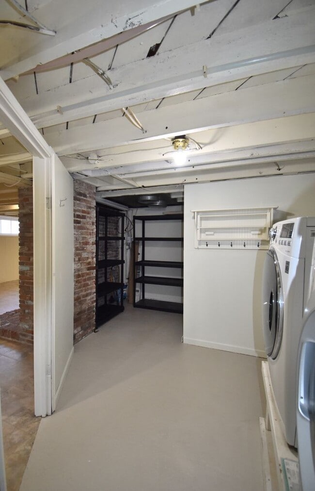 Building Photo - Beautiful Unique Home in Downtown Lebanon!