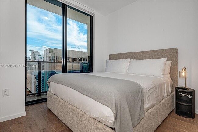 Building Photo - 398 NE 5th St