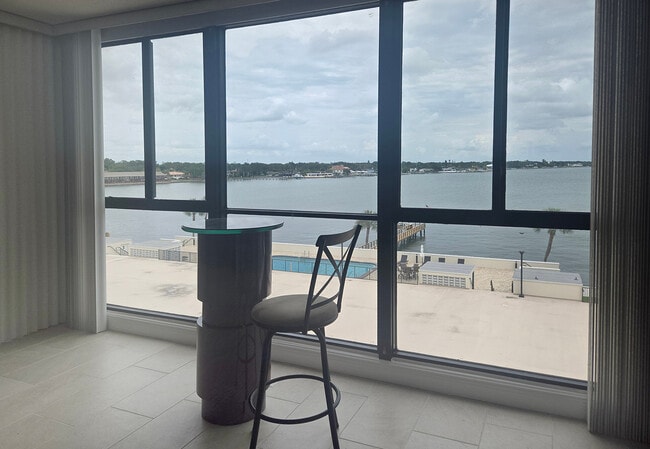 Building Photo - 7100 Sunshine Skyway Ln S