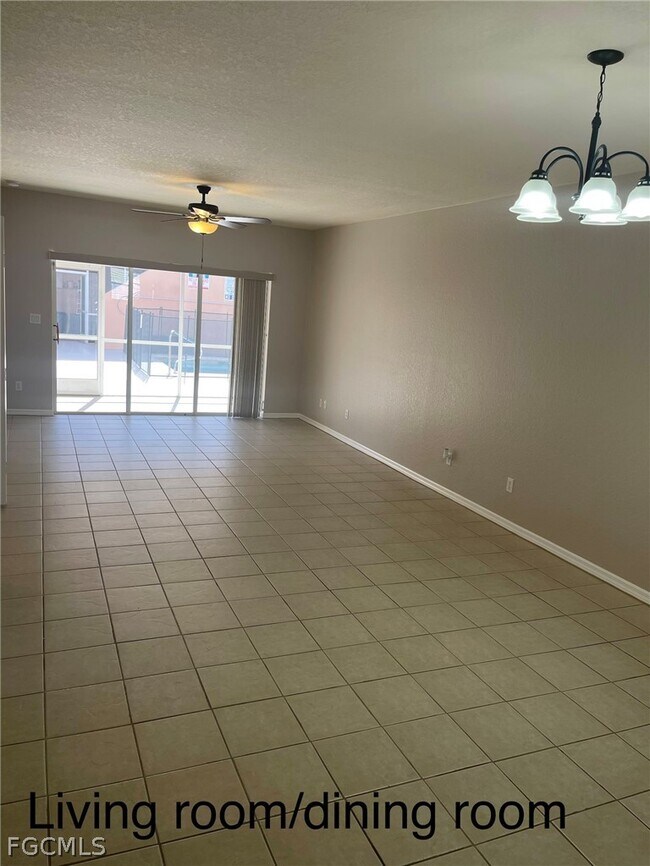 Building Photo - 5334 Chiquita Blvd S